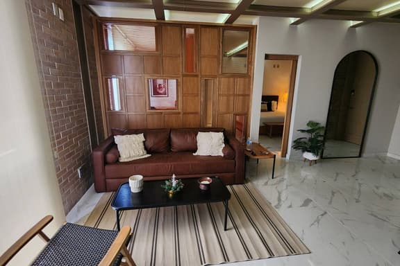 (7) Suite Telar - Image 1