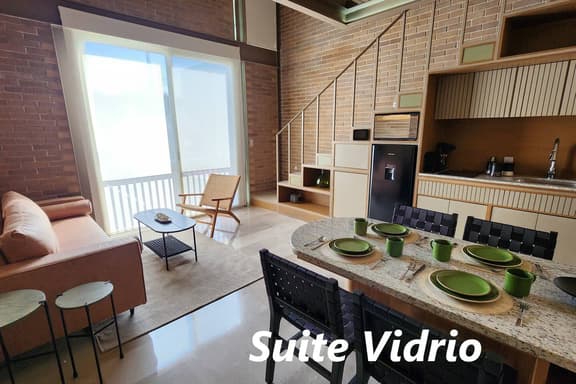 (3) Suite Vidrio - Image 1